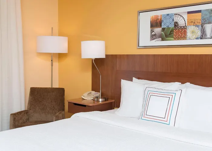 Fairfield Inn And Suites By Marriott Chicago St. Charles