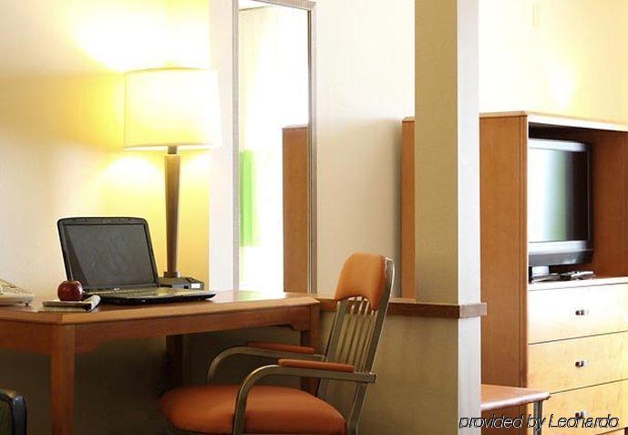 Fairfield And By Marriott Chicago St. Charles Hotel 3*