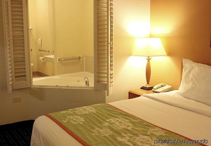 Hotel Fairfield And By Marriott Chicago St. Charles