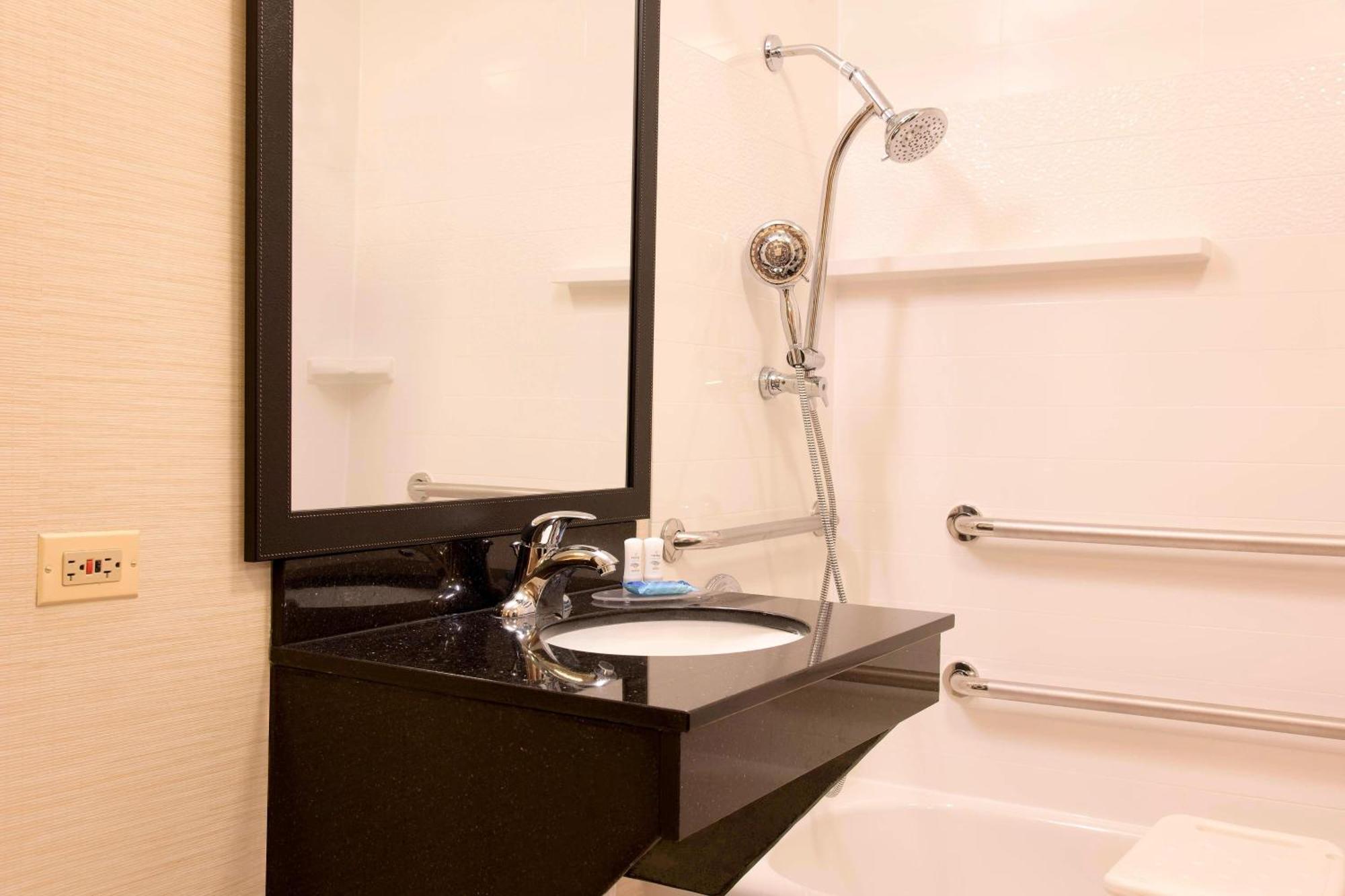 Hotel Fairfield And By Marriott Chicago St. Charles