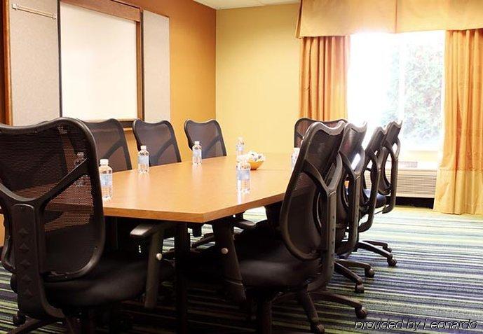 Fairfield And By Marriott Chicago St. Charles Hotel 3*