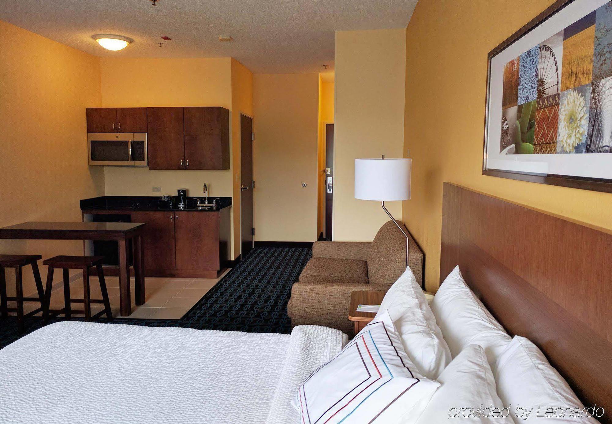 Fairfield And By Marriott Chicago St. Charles 3*