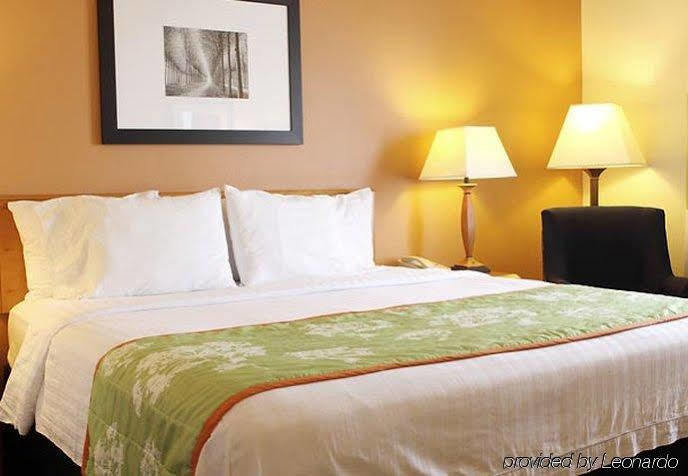 Fairfield And By Marriott Chicago St. Charles 3*
